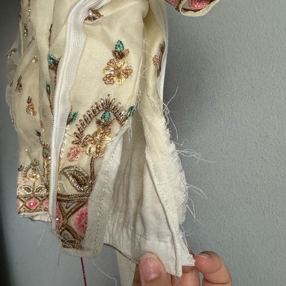 White and pink lehenga - Picture 7 of 10